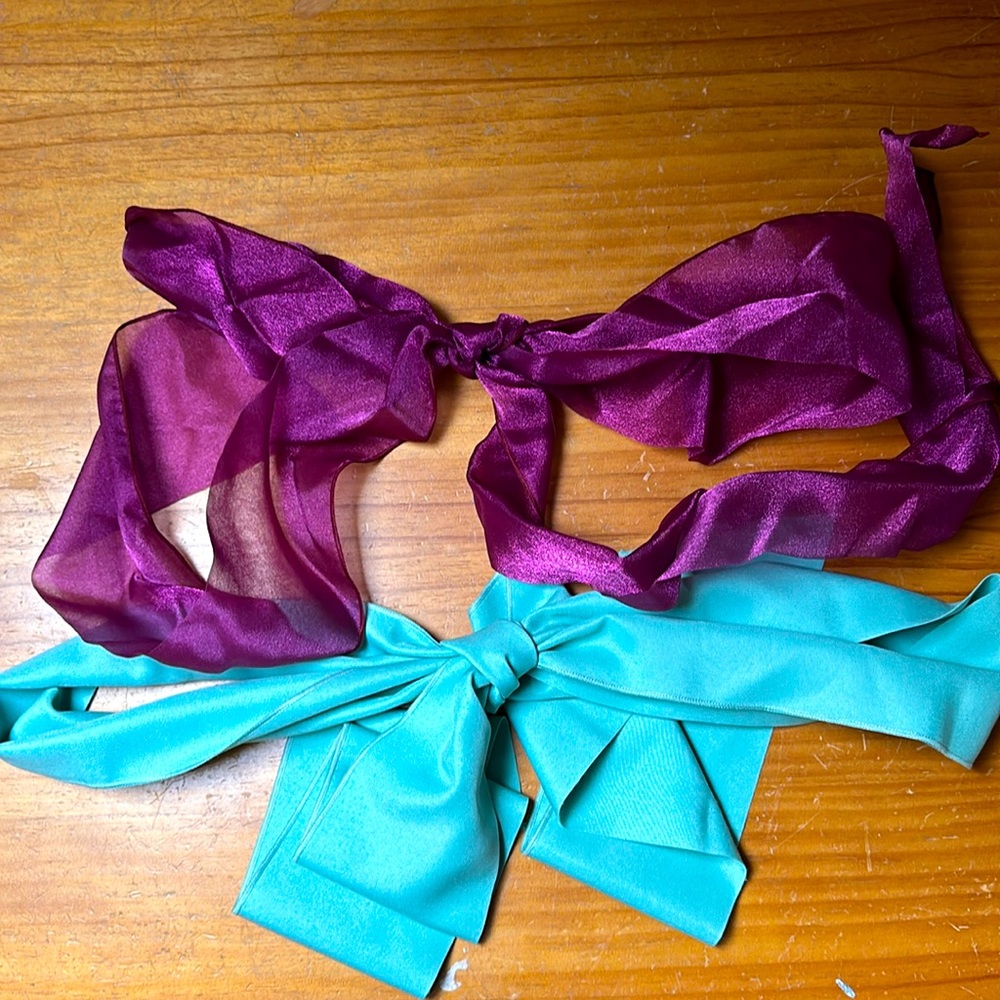 Oversized hair ribbons from Room Shop